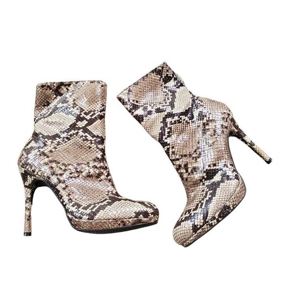 Stuart Weitzman Apollo Snakeskin Ankle Boots Size: 7.5 - Picture 2 of 9